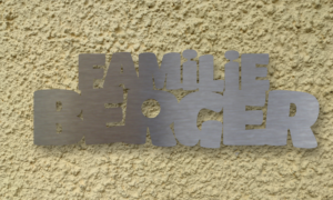 Edelstahlschild mit Klingelknopf