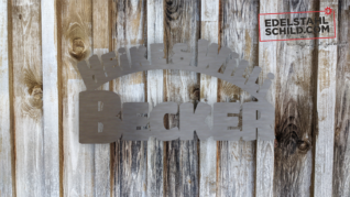 Türschild auf Holz
